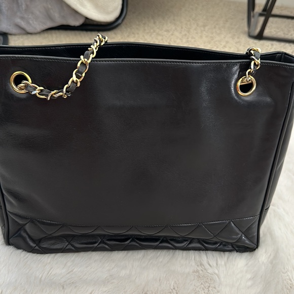 AUTHENTIC CHANEL BLACK VINTAGE BAG WITH BOX - Picture 5 of 17
